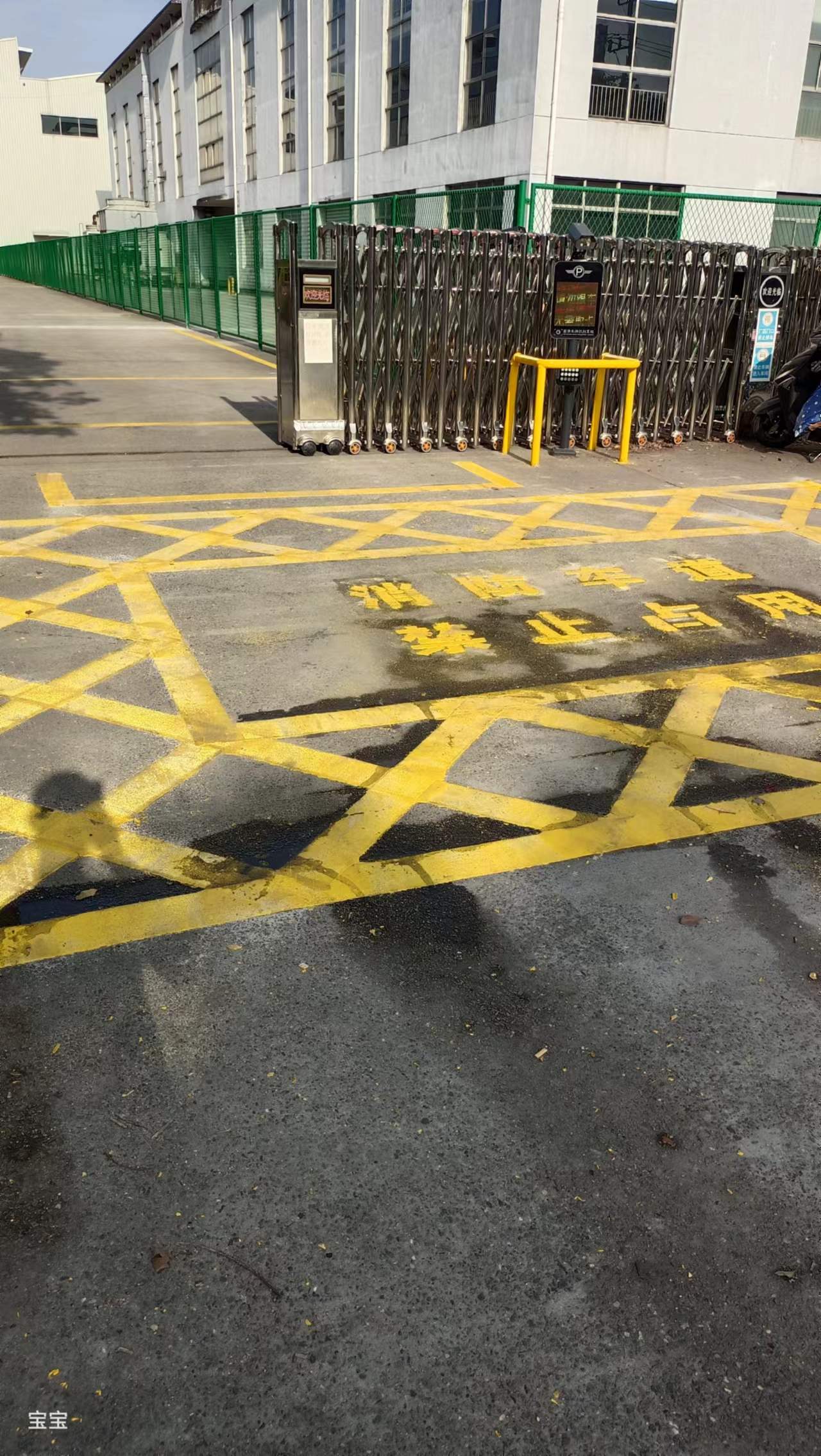 尖峰镇马路划线